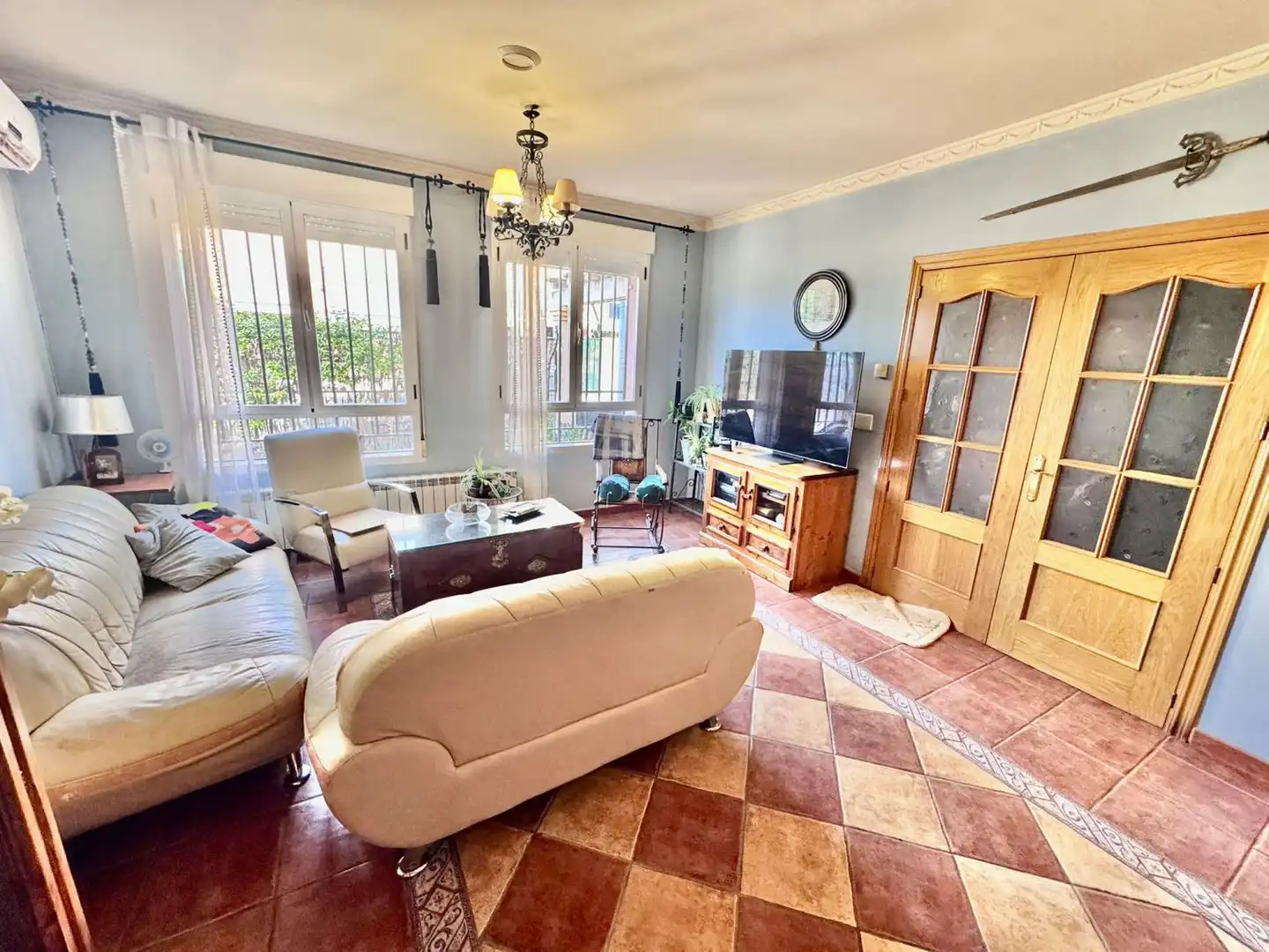 Living room of Detached homes for sale in Valdepeñas  with Air Conditioner and Heating
