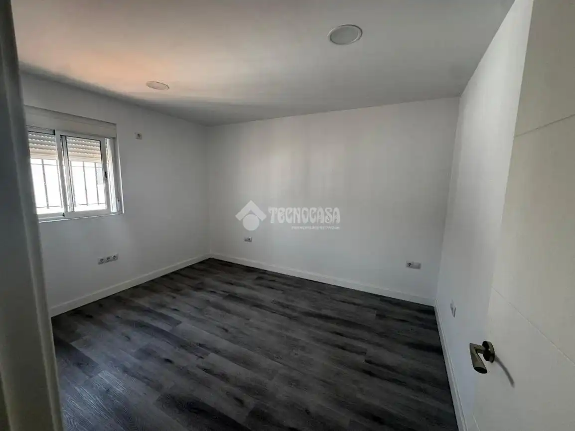 Habitación de Casa o chalet de alquiler en La Rinconada con Aire acondicionado, Terraza y Balcón