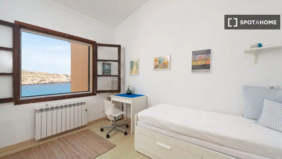 Dormitori de Apartament per a compartir en Pollença amb Aire condicionat, Terrassa i Moblat