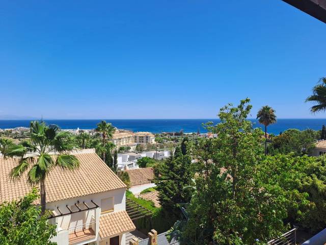 Casa adosada en Venta en El Castillo