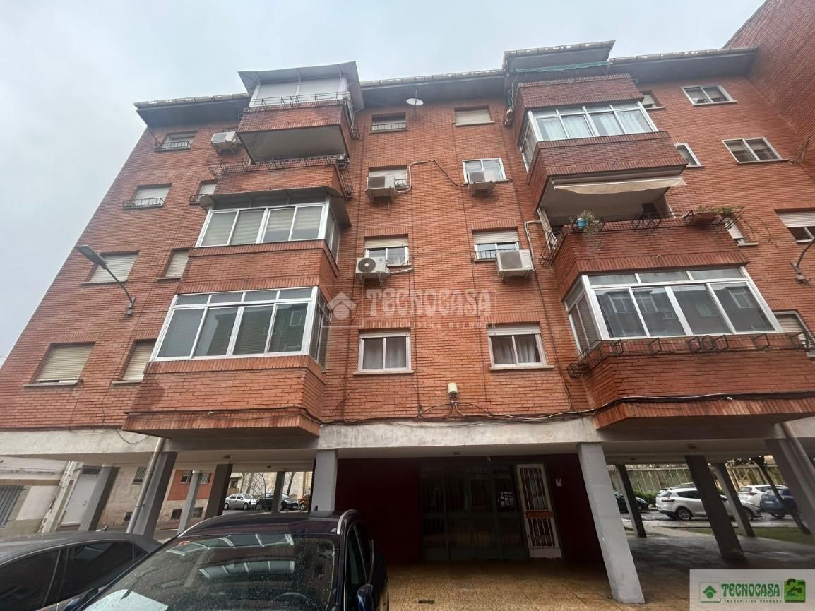 Vista exterior de Pis en venda en Ciudad Real Capital amb Aire condicionat i Calefacció