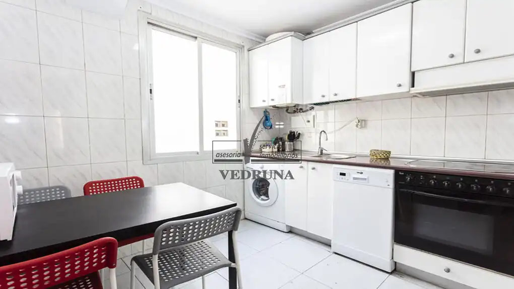 Cocina de Piso de alquiler en Zaragoza con Calefacción, Terraza y Horno