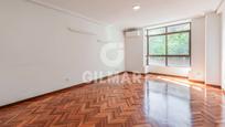 Dormitori de Pis en venda en  Madrid Capital amb Aire condicionat, Calefacció i Parquet