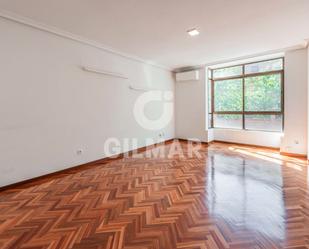 Dormitori de Pis en venda en  Madrid Capital amb Aire condicionat, Calefacció i Parquet