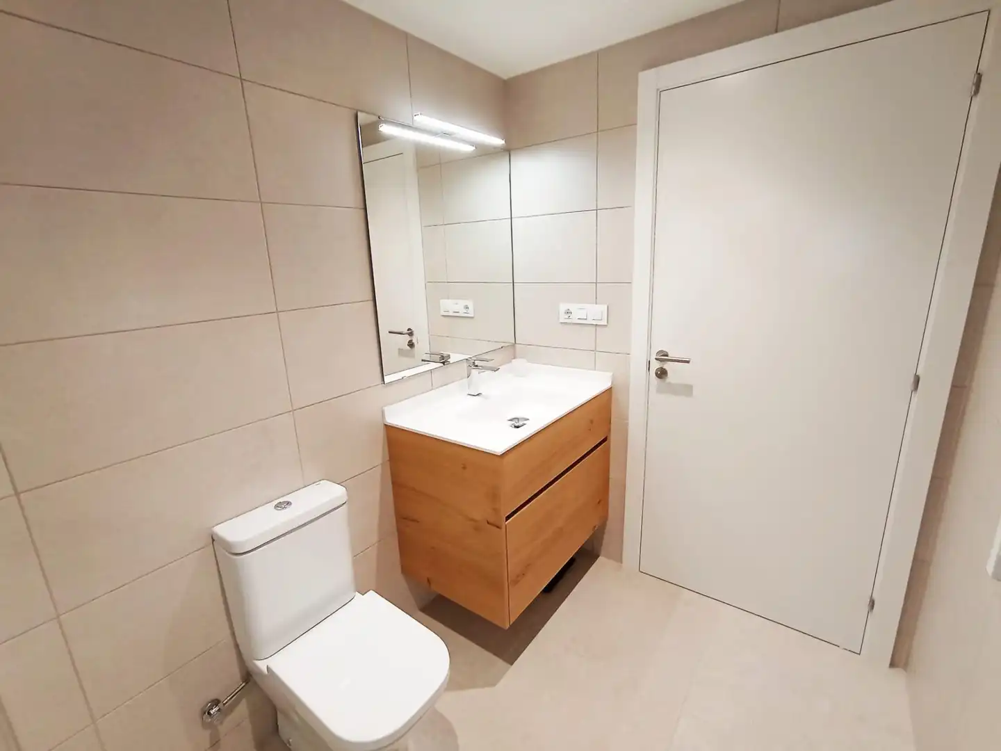 Bathroom of Flat for rent in Terrassa  with Air Conditioner, Heating and Terrace