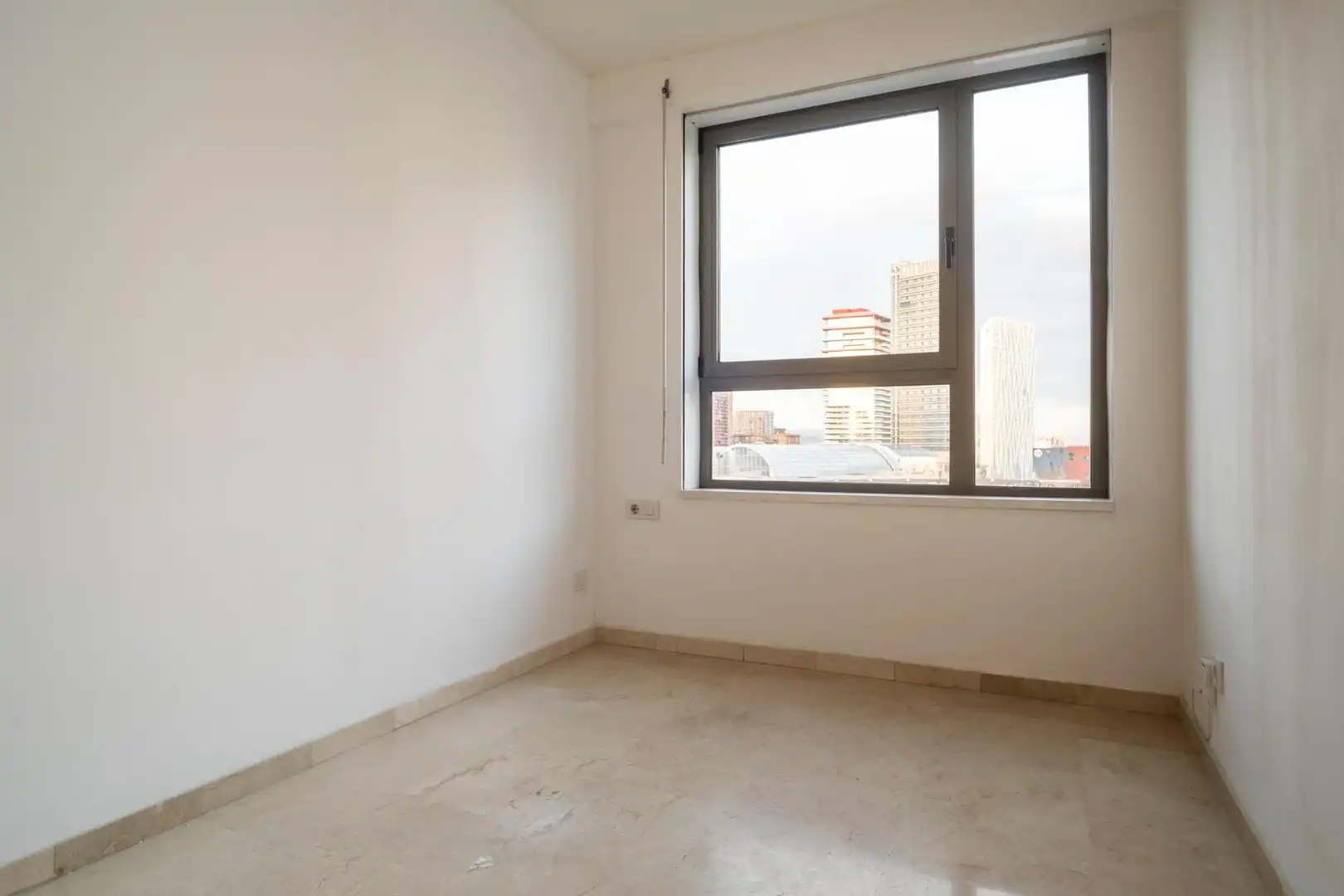 Schlafzimmer von Wohnung zum Verkauf in Barcelona mit Klimaanlage, Heizung und Terrasse