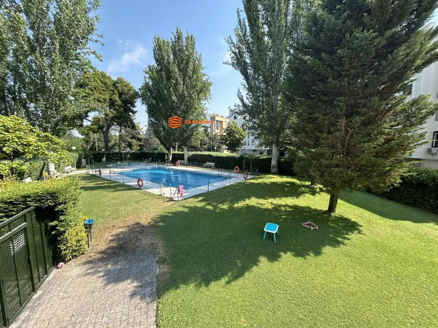 Swimming pool of Flat for rent in Madrid  with Heating, Terrace and Storage room