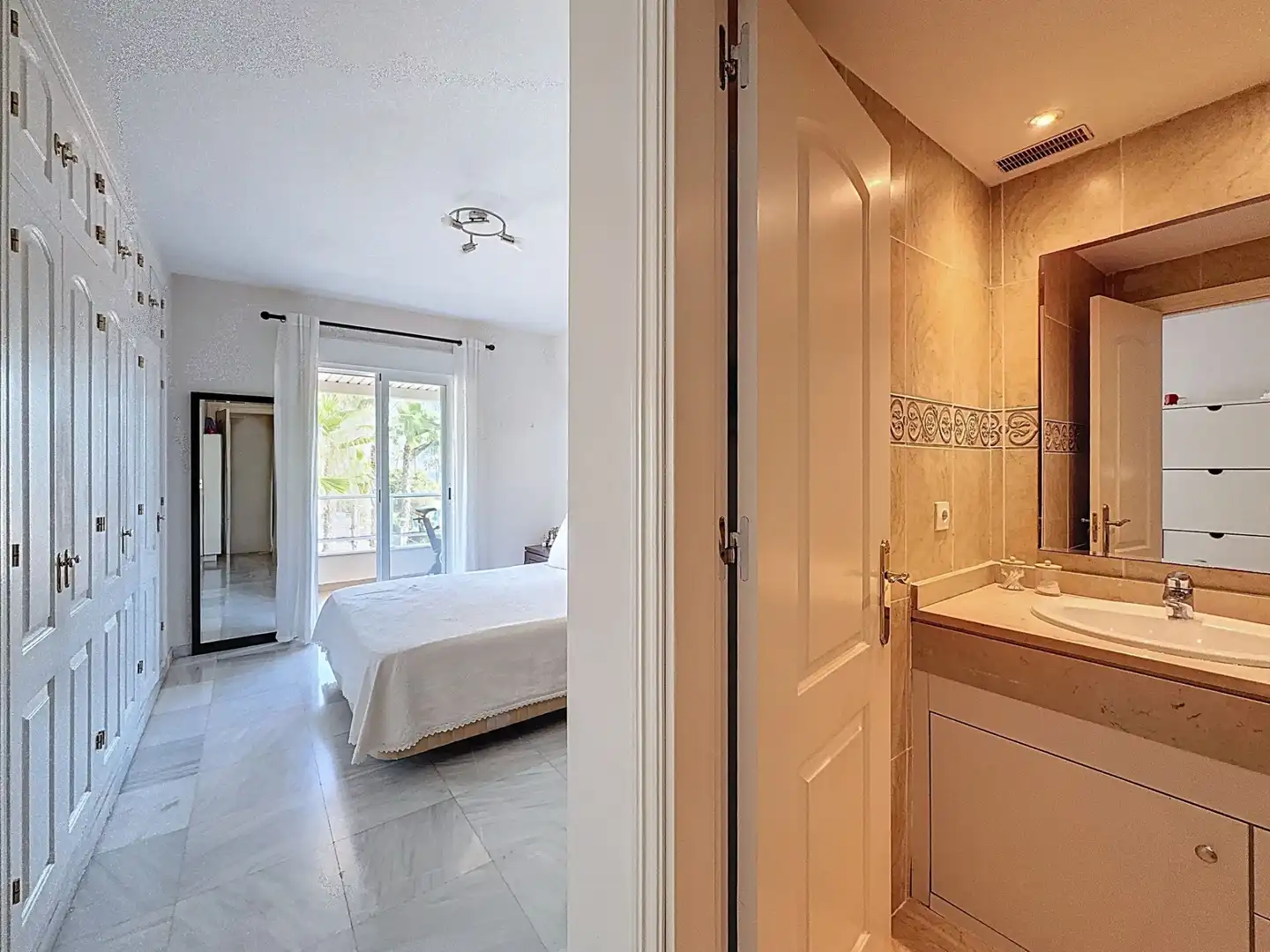 Bedroom of Flat for sale in Málaga  with Air Conditioner, Terrace and Community pool