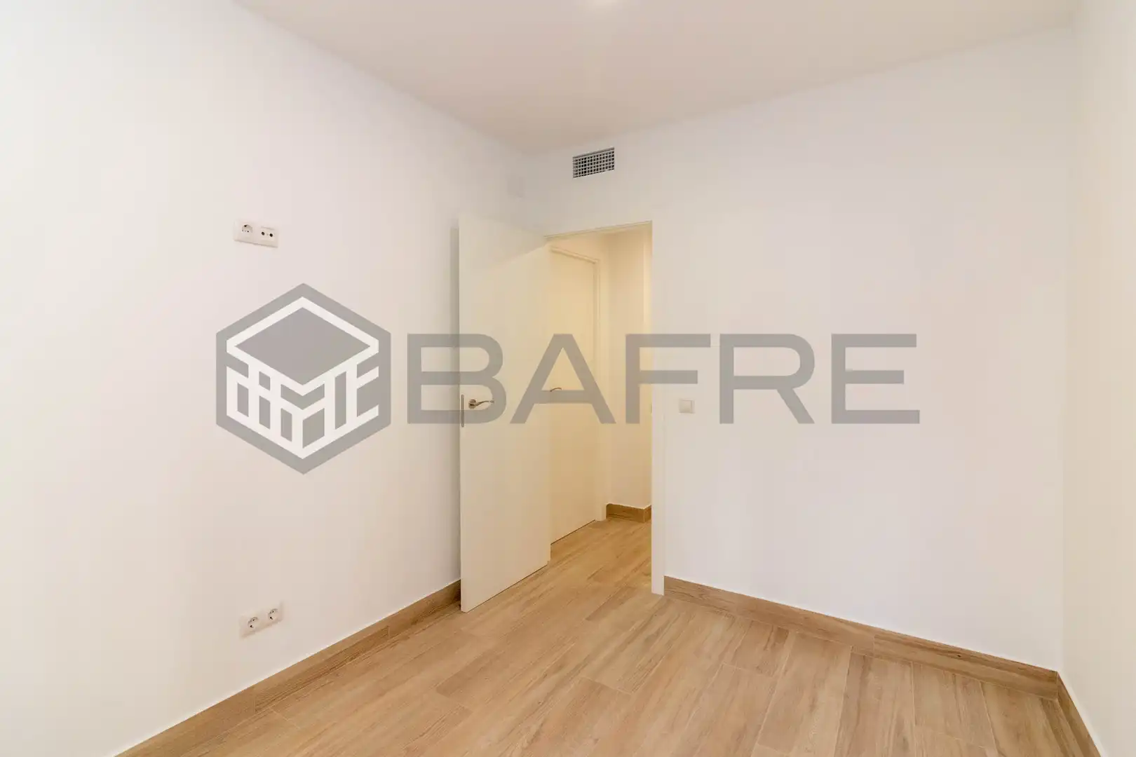 Habitación de Piso en venta en Madrid con Calefacción