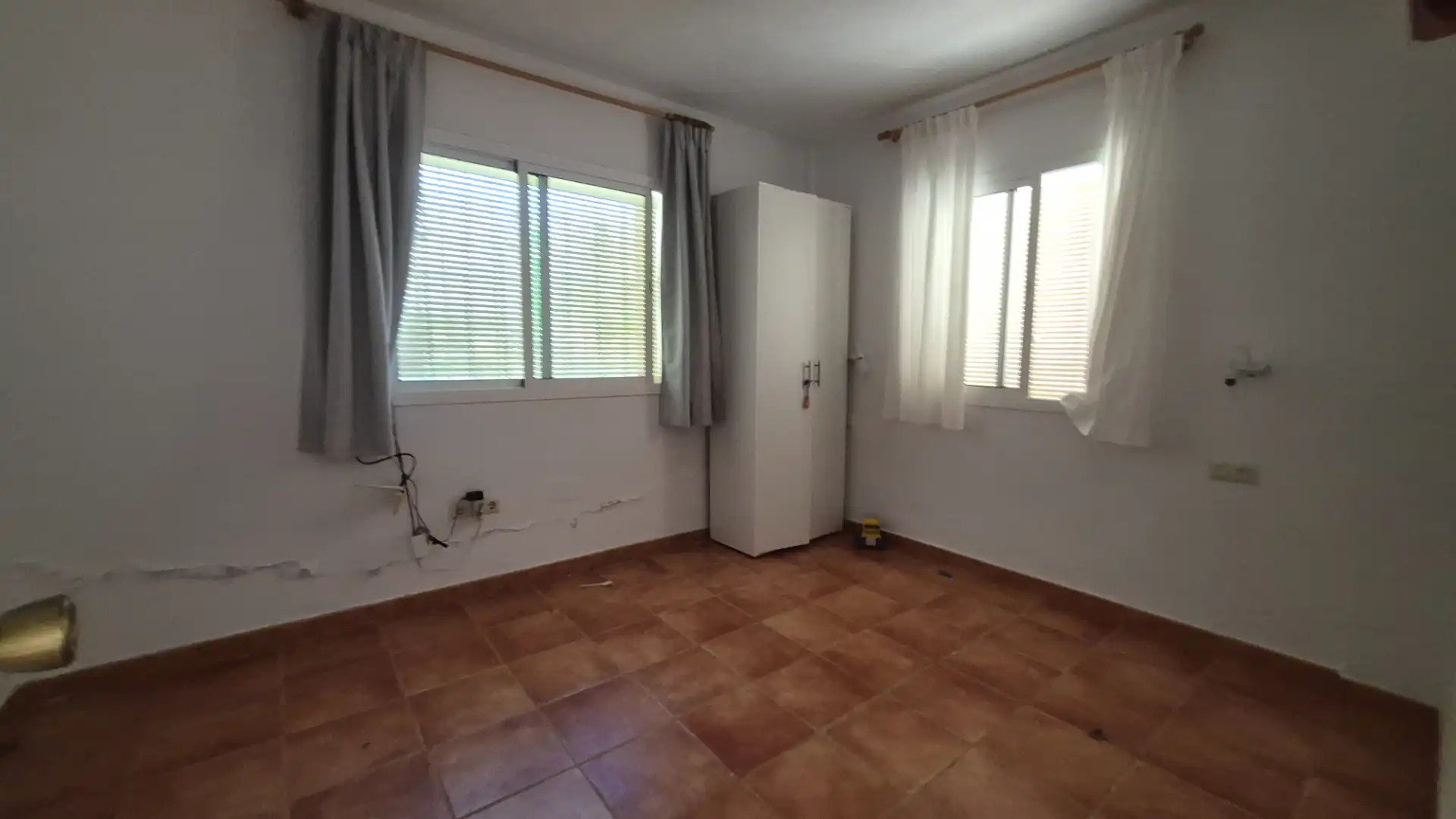 Dormitori de Finca rústica en venda en Los Barrios amb Jardí privat, Terrassa i Piscina