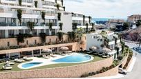 Vista exterior de Casa adosada en venda en Fuengirola amb Aire condicionat, Terrassa i Piscina