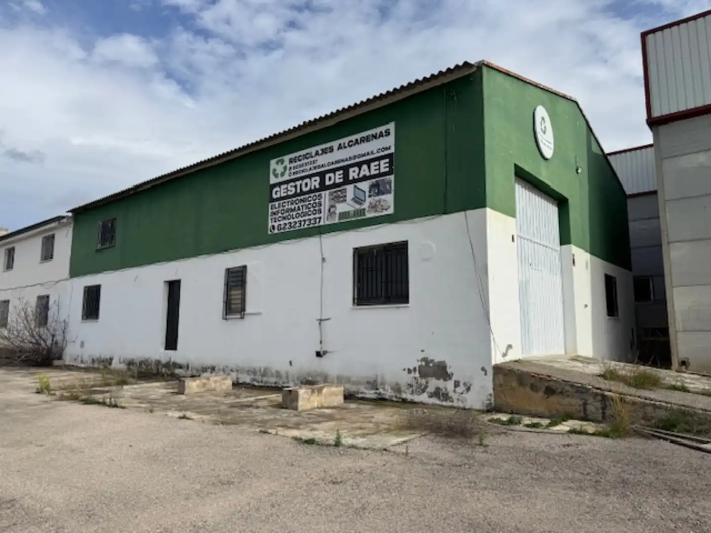 Exterior view of Industrial buildings for sale in Vilamarxant