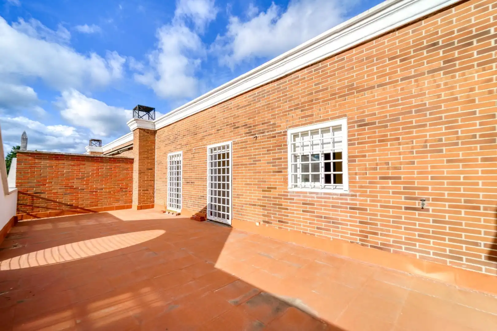 Vista exterior de Casa adosada en venta en Pozuelo de Alarcón con Calefacción, Jardín privado y Terraza