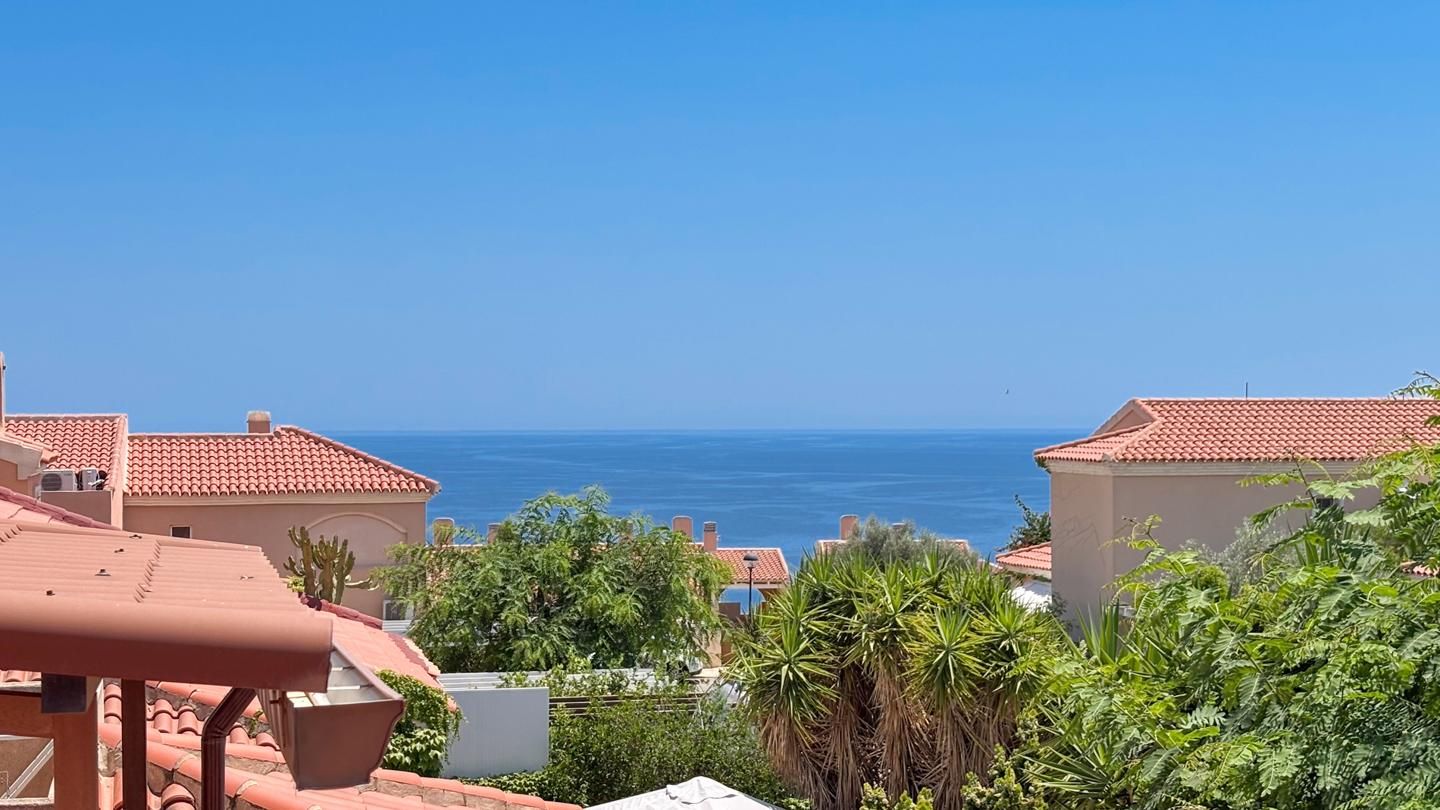 Vista exterior de Casa o xalet en venda en Santa Pola amb Aire condicionat, Terrassa i Piscina