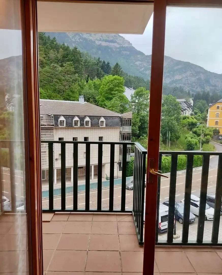Terrassa de Pis en venda en Canfranc amb Calefacció, Parquet i Terrassa
