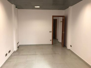 Locale commerciale in affitto a Carrer de Joan Prim 244
