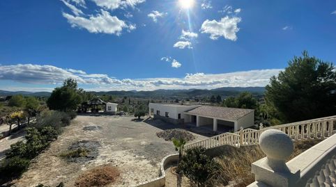 Se vende o alquila este espectacular chalet de puro lujo, el chalet está construido sobre una parcela vallada de 25.000m2 con árbo, imatge 2