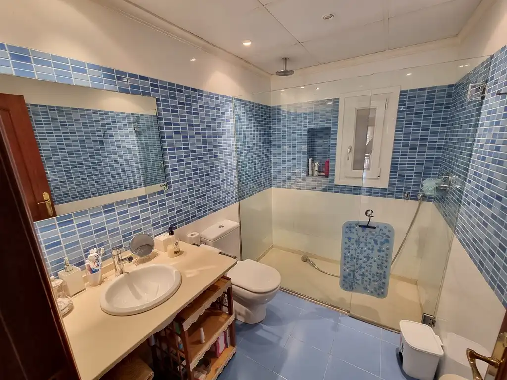 Badezimmer von Wohnungen zum Verkauf in Cambrils mit Klimaanlage, Privatgarten und Terrasse