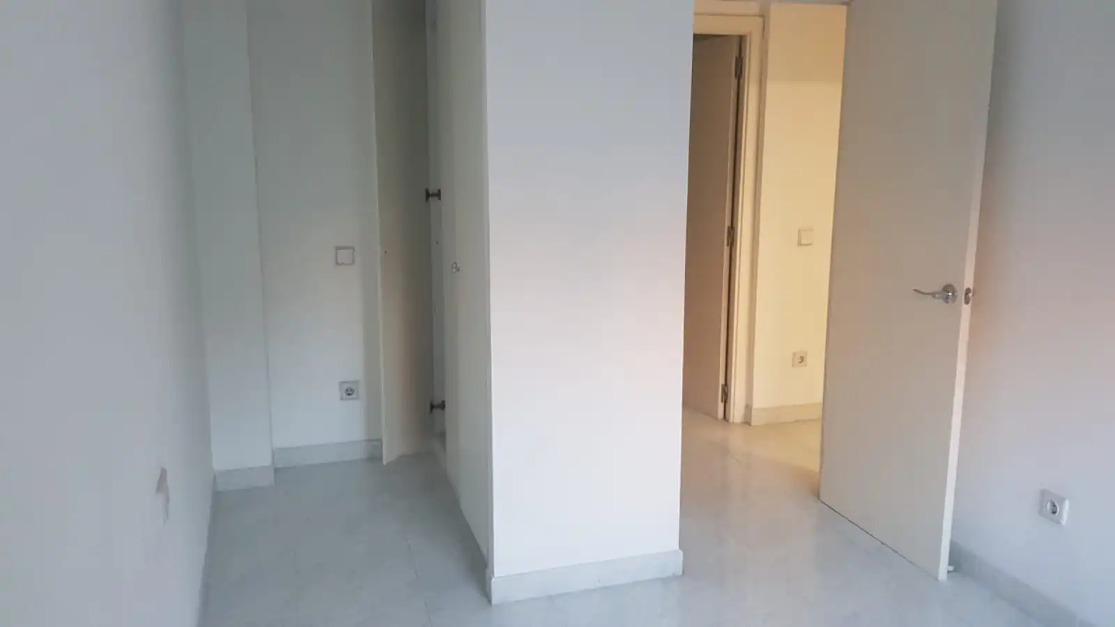 Piso en venta en Girona con Calefacción, Terraza y Horno