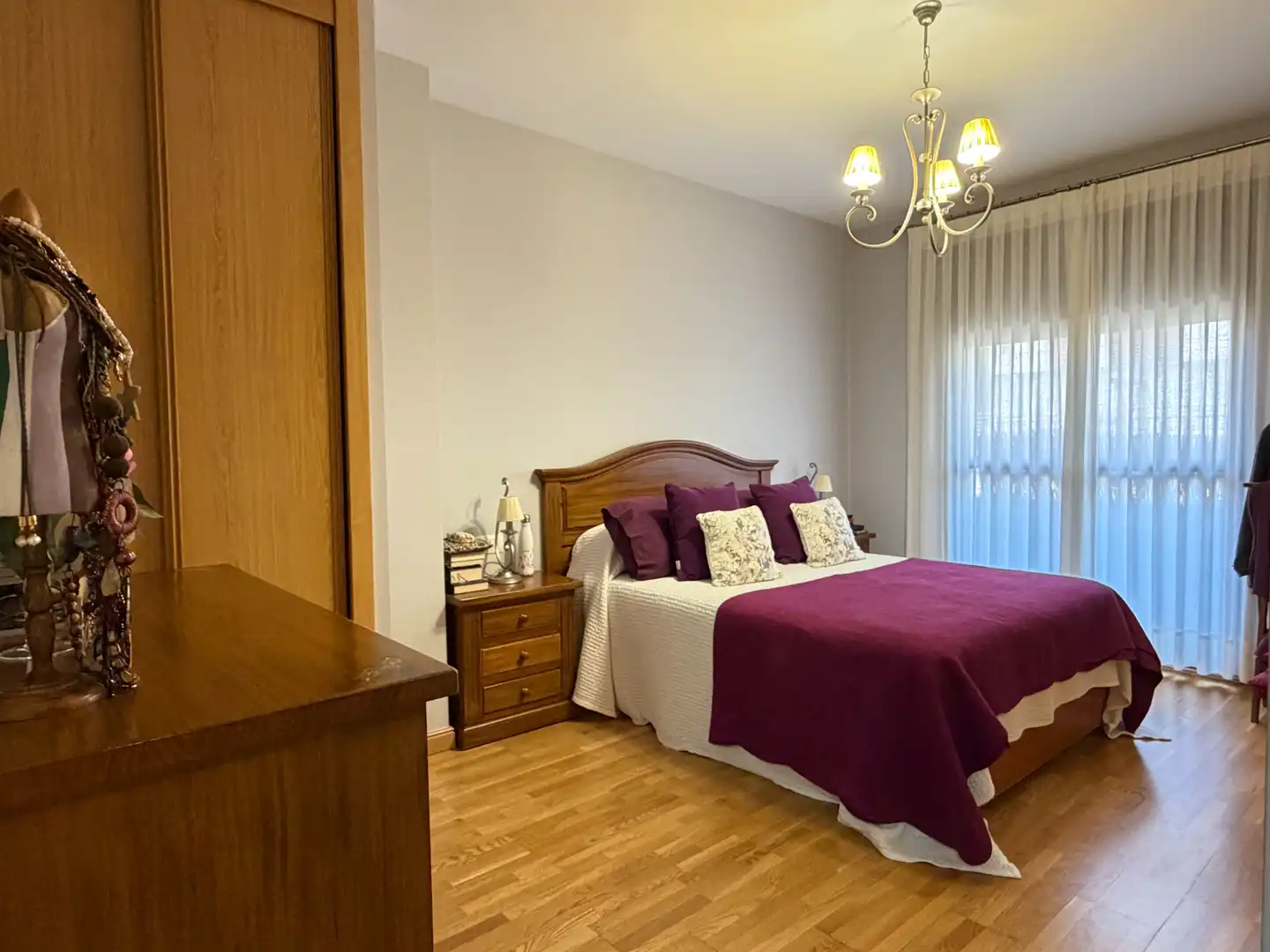 Schlafzimmer von Wohnung zum Verkauf in Plasencia mit Klimaanlage, Schwimmbad und Balkon