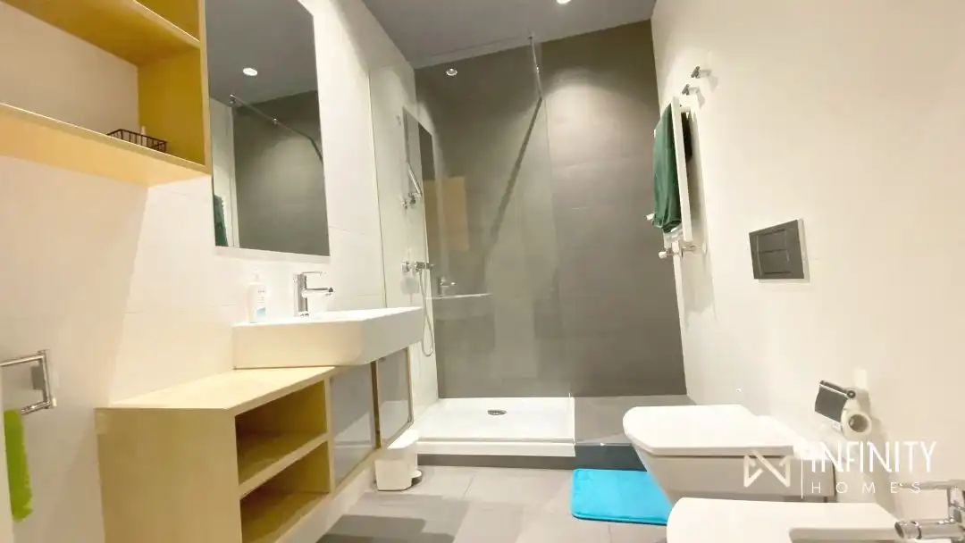 Baño de Piso de alquiler en Bilbao  con Calefacción, Terraza y Balcón