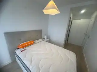 Dormitori de Apartament de lloguer en León Capital  amb Calefacció, Parquet i Terrassa