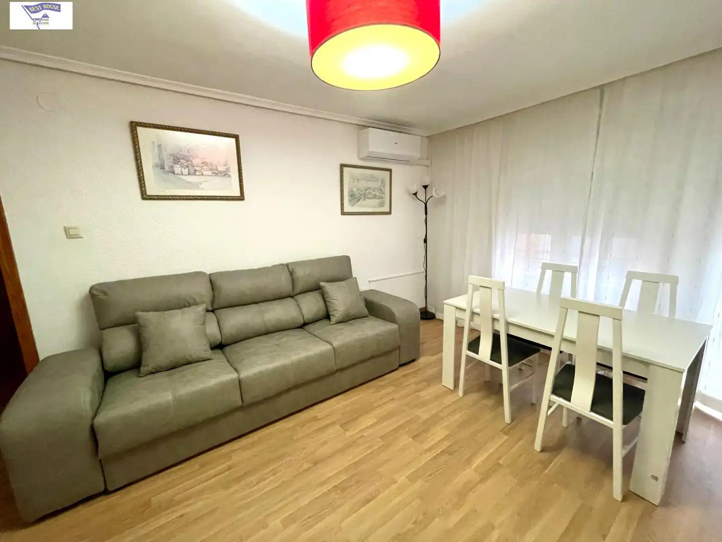 Sala d'estar de Pis de lloguer en Albacete amb Moblat i Balcó