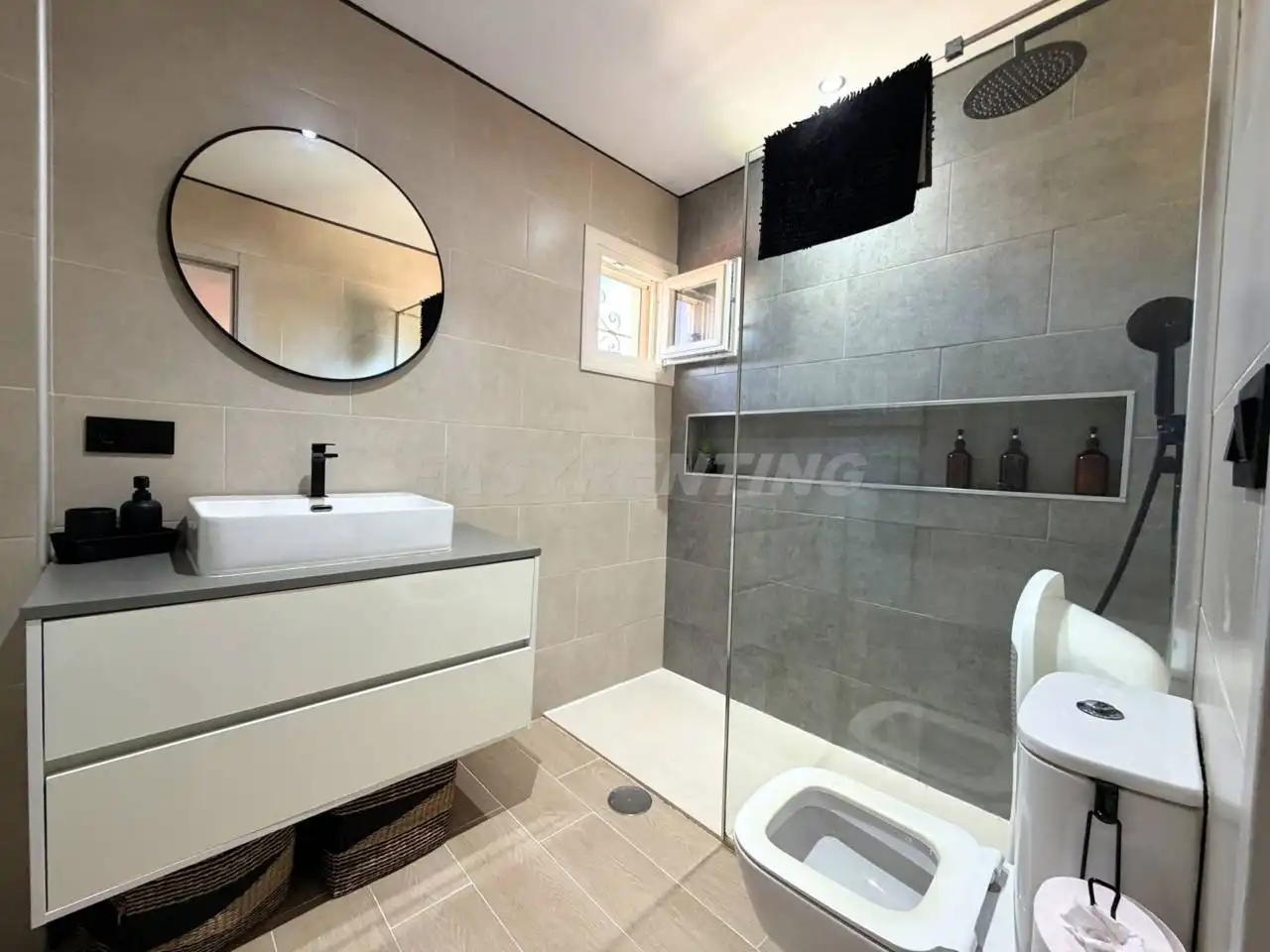 Bathroom of Detached homes for sale in La Línea de la Concepción  with Terrace and Furnished