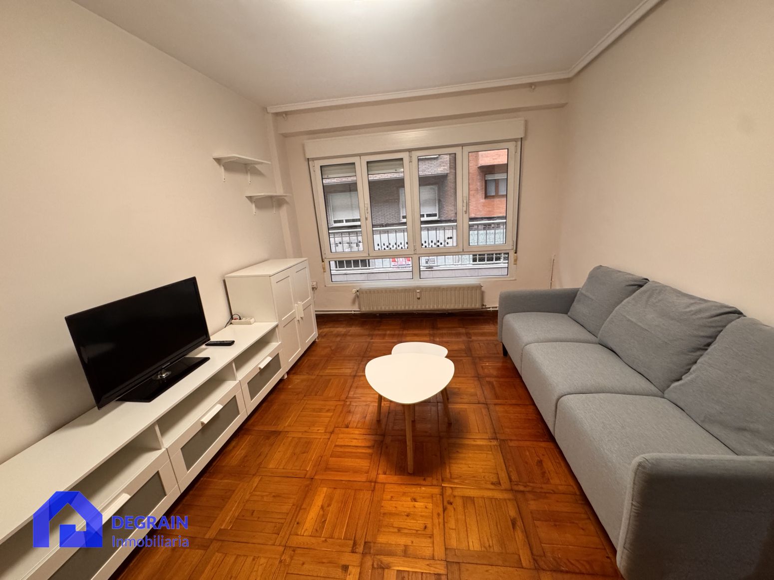 Sala de estar de Piso de alquiler en Oviedo  con Calefacción y Balcón