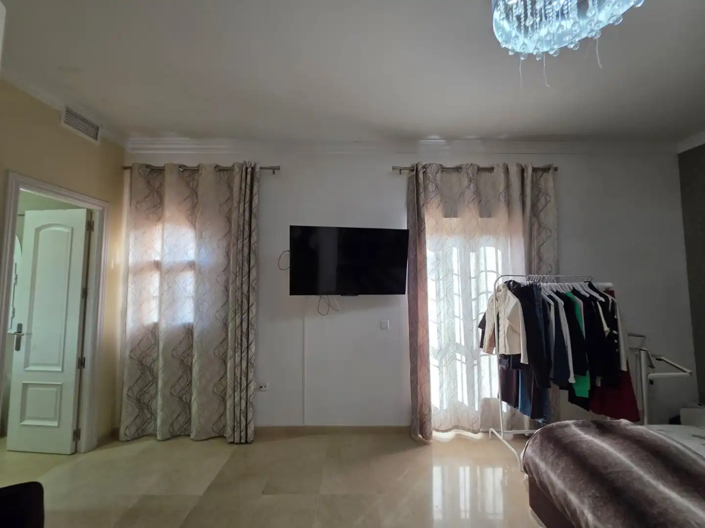Dormitori de Casa o xalet en venda en La Rinconada amb Aire condicionat, Calefacció i Jardí privat