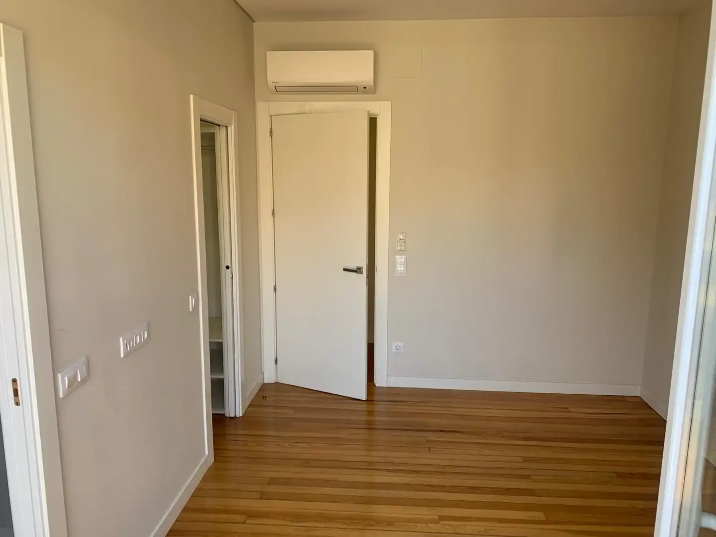 Bedroom of Attic for rent in Madrid  with Air Conditioner, Heating and Parquet flooring
