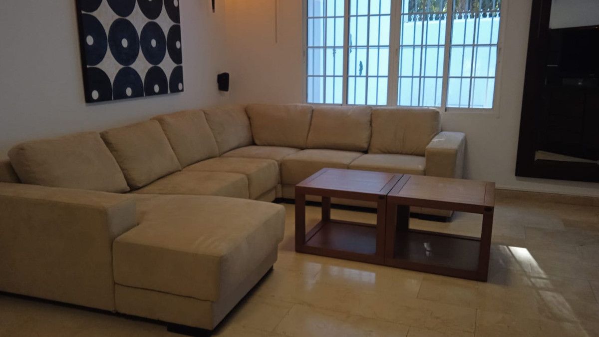 Sala d'estar de Casa o xalet de lloguer en Marbella amb Aire condicionat, Terrassa i Moblat