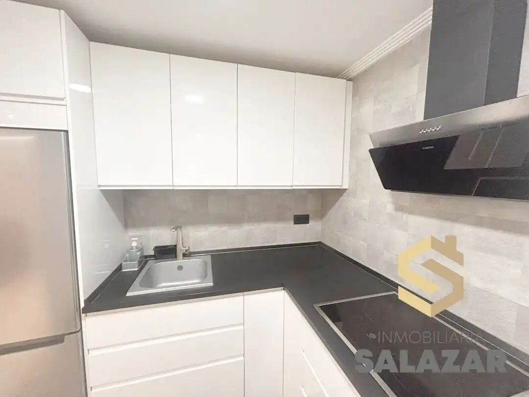 Cocina de Apartamento de alquiler en Bilbao  con Calefacción y Balcón