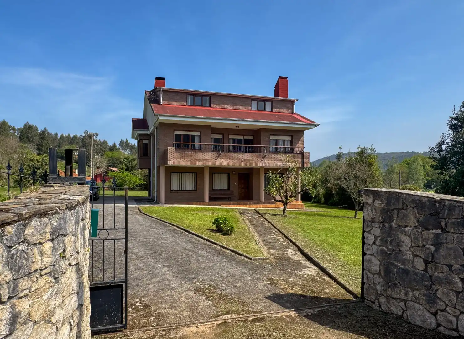 Vista exterior de Casa o chalet en venta en Alfoz de Lloredo con Jardín privado