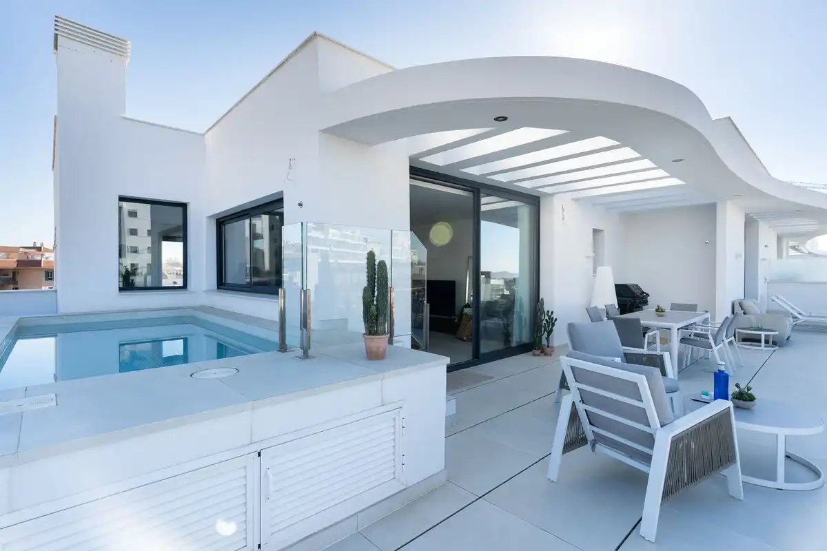 Ático con terraza en venta en Paseo Jesús Santos Rein 5