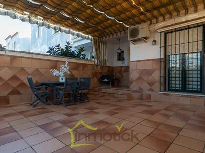 Terrassa de Casa adosada en venda en Aljaraque amb Piscina