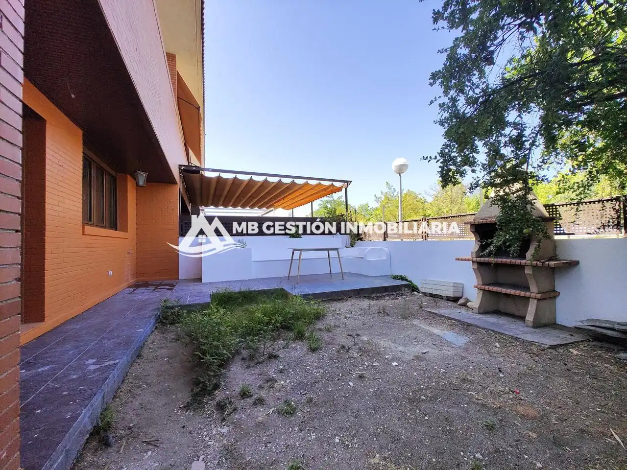 Jardín de Casa adosada en venta en Fuenlabrada con Aire acondicionado, Calefacción y Jardín privado