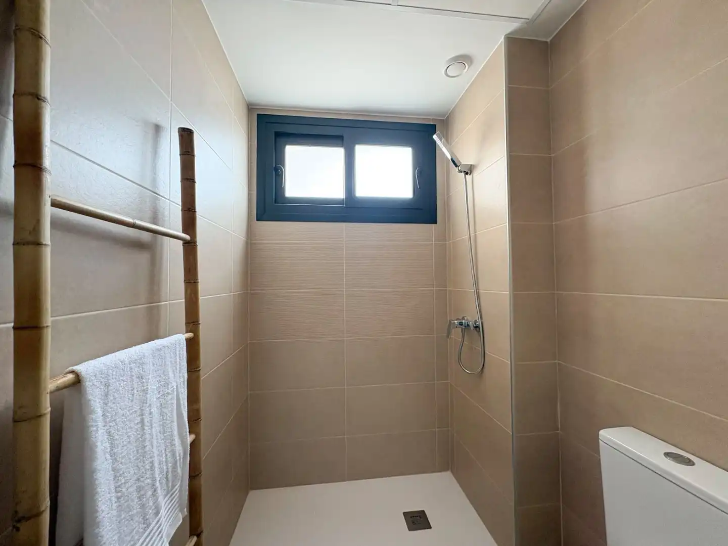 Bathroom of Flat for rent in Pilar de la Horadada  with Air Conditioner, Heating and Terrace
