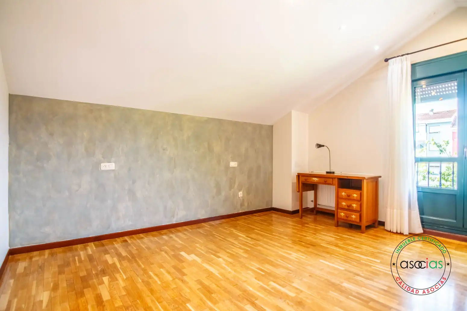Casa adosada en venta en Grado con Calefacción, Jardín privado y Parquet
