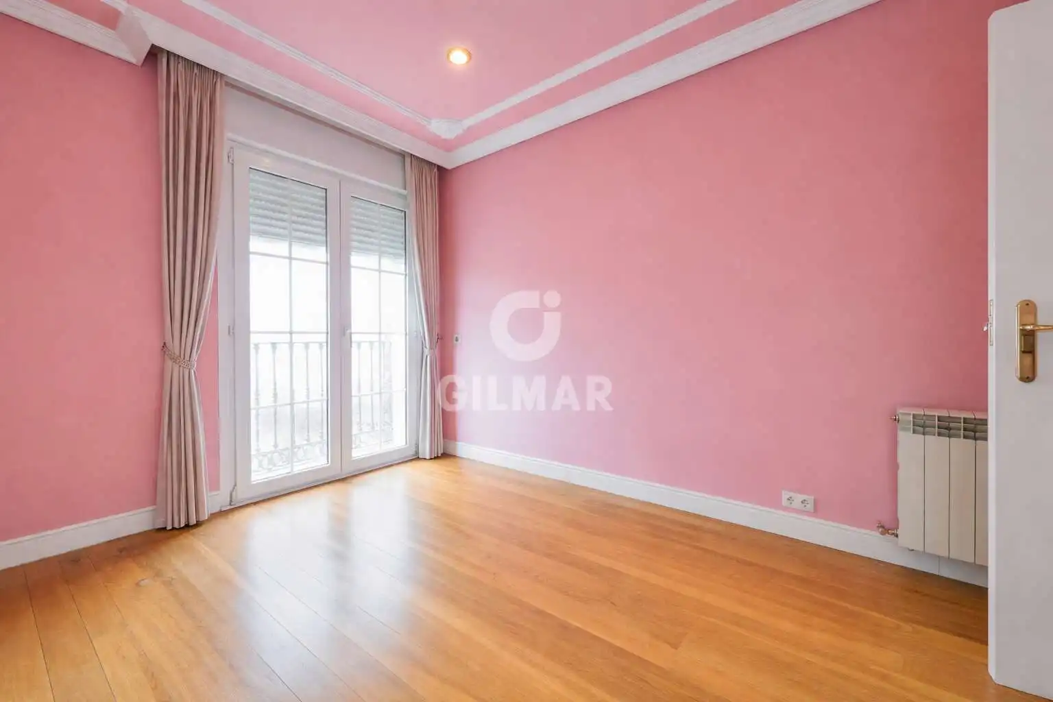 Bedroom of Houses for sale in Pozuelo de Alarcón  with Heating, Private garden and Swimming Pool