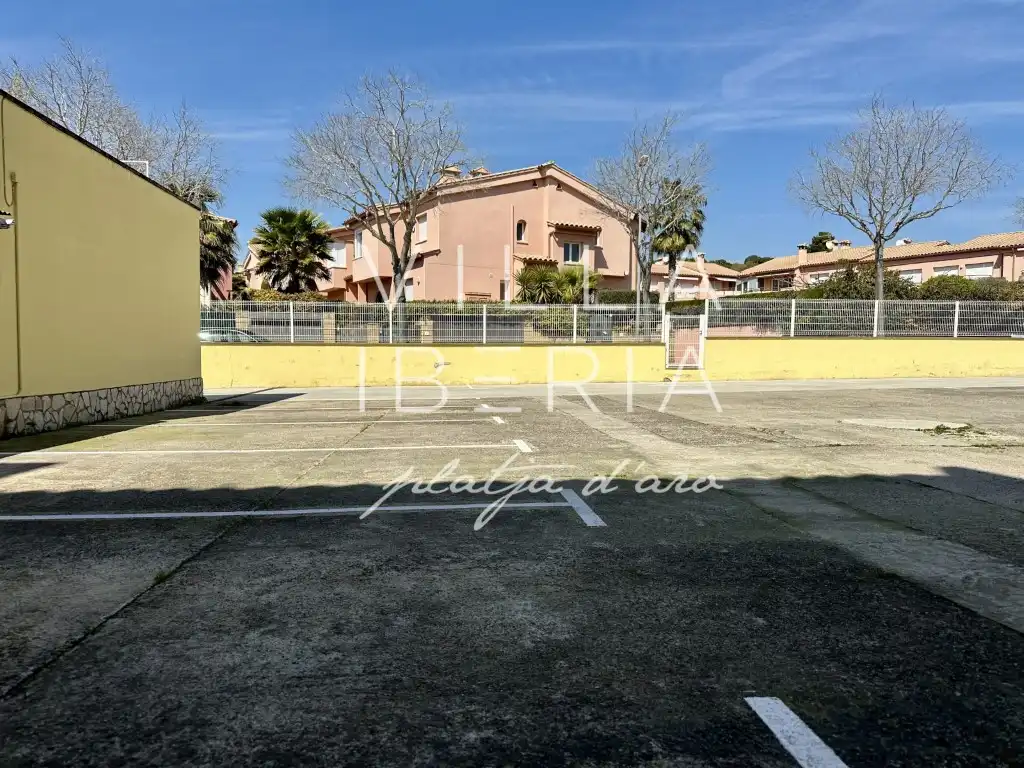 Parking de Apartamento en venta en Castell d'Aro, Platja d'Aro i s'Agaró con Calefacción y Terraza