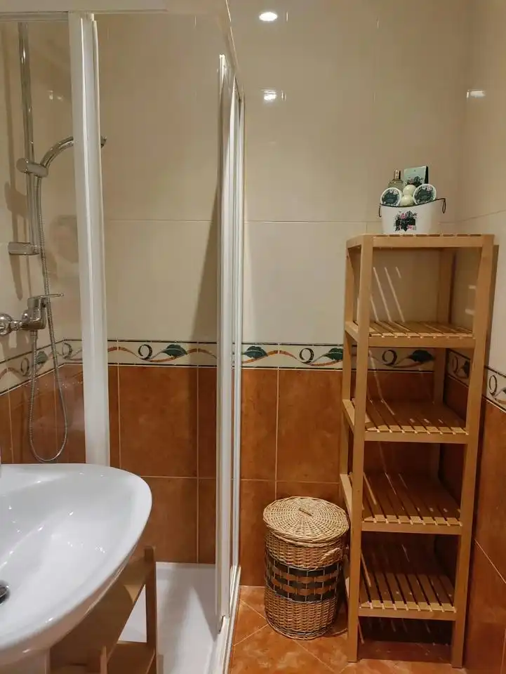 Baño de Piso de alquiler en Santiago de Compostela  con Calefacción y Amueblado