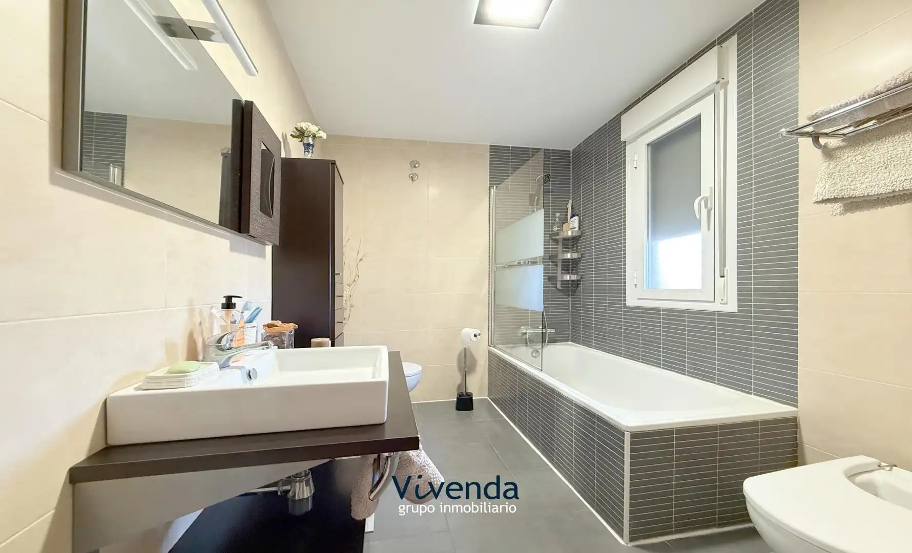 Baño de Casa adosada en venta en Cedillo del Condado con Calefacción, Terraza y Trastero