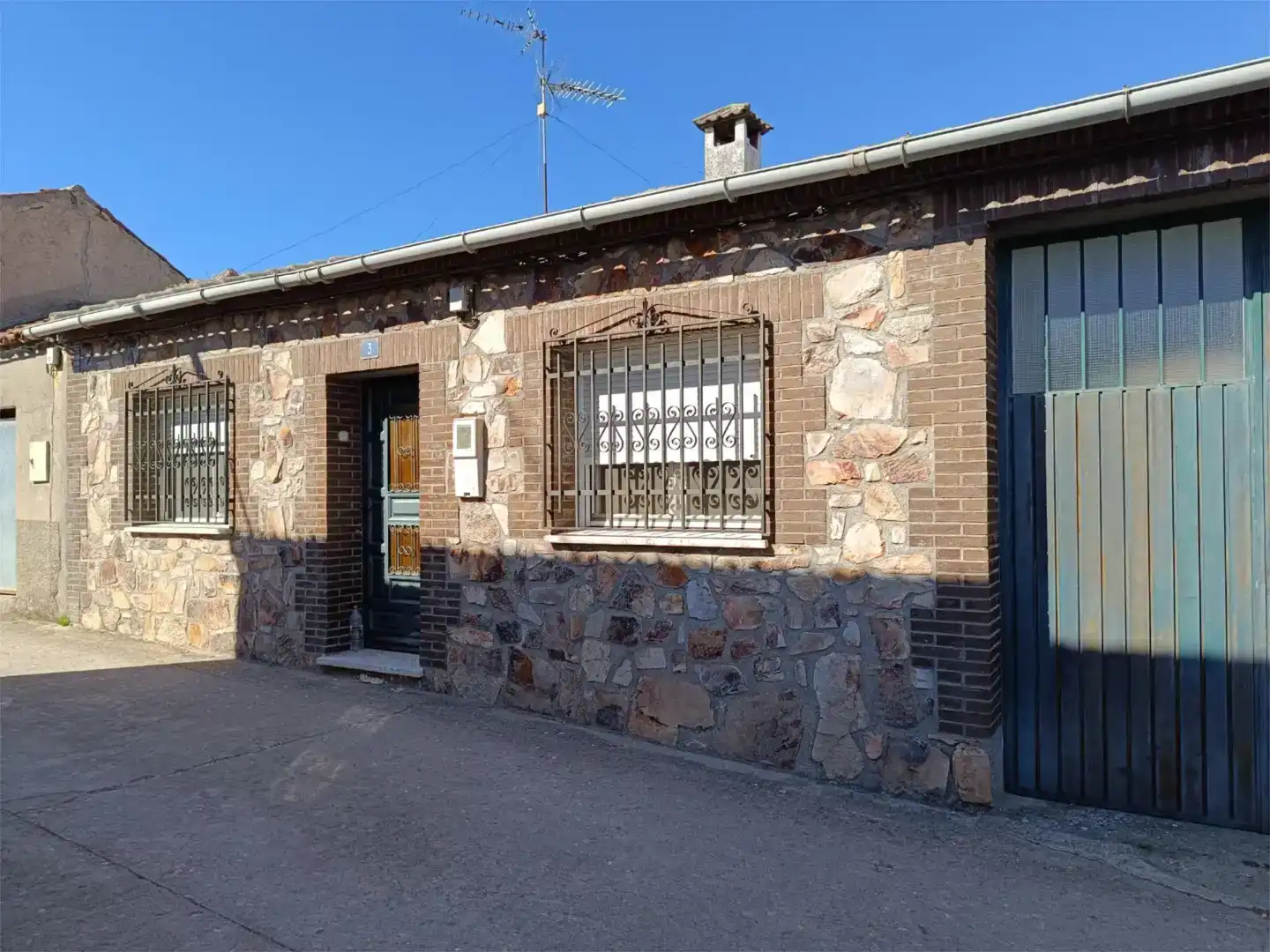 Vista exterior de Casa adosada en venda en Navas de Estena, Ciudad Real