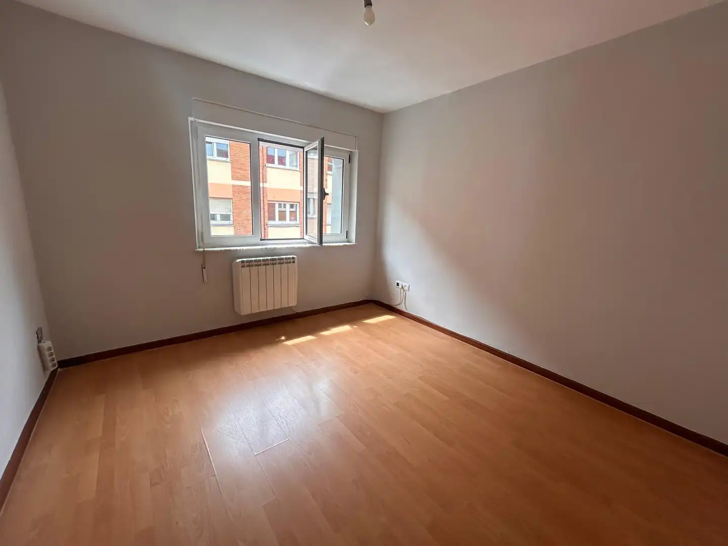 Flat for rent in Gijón - CL DANIEL CERRA, La Calzada