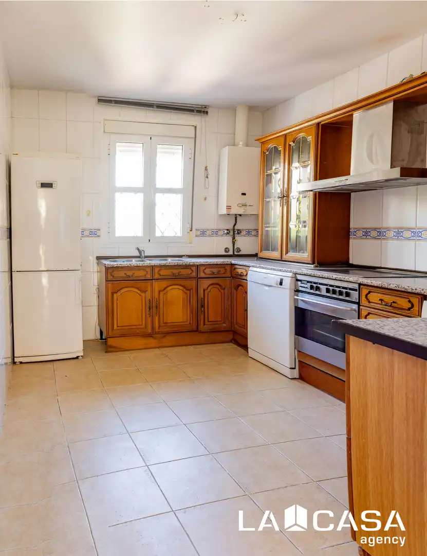 Cuina de Pis en venda en Dos Hermanas amb Jardí privat, Terrassa i Traster