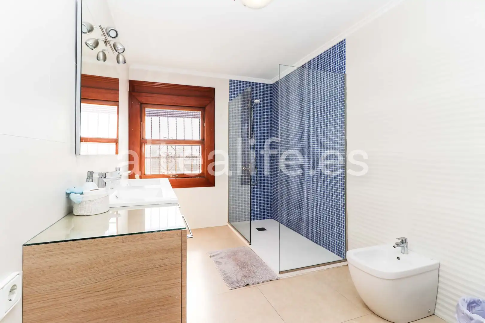 Badezimmer von Dachboden zum Verkauf in Benidorm mit Klimaanlage und Terrasse