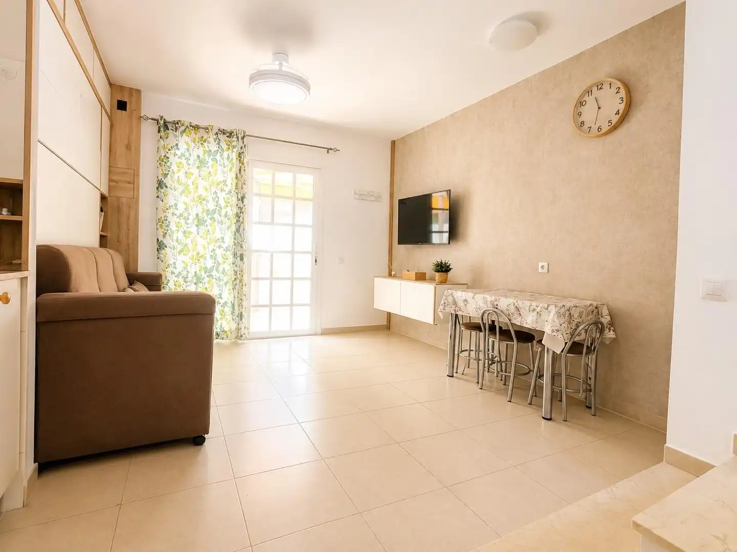 Sala d'estar de Casa o xalet de lloguer en San Bartolomé de Tirajana amb Aire condicionat, Terrassa i Piscina comunitària