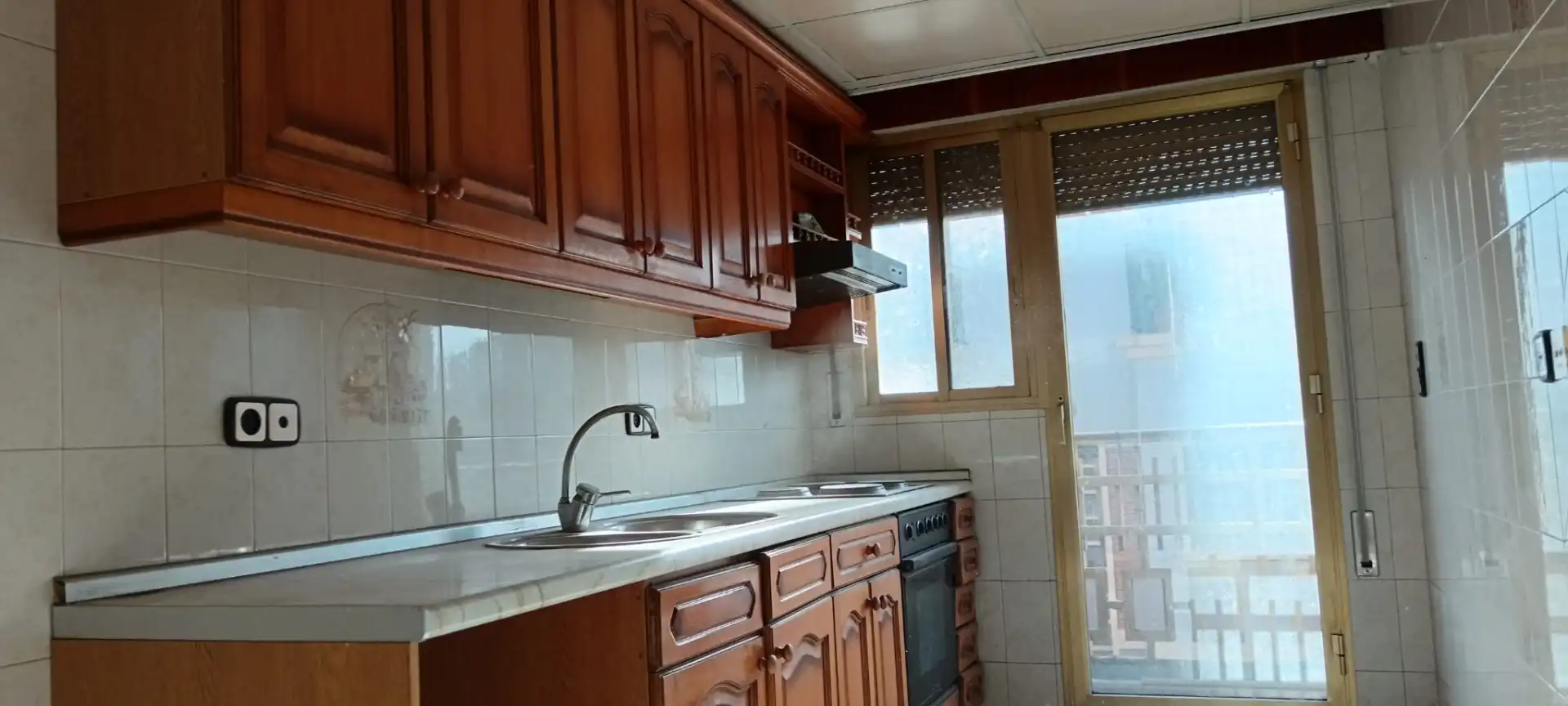 Kitchen of Flat for sale in Zaragoza  with Air Conditioner, Terrace and Storage room