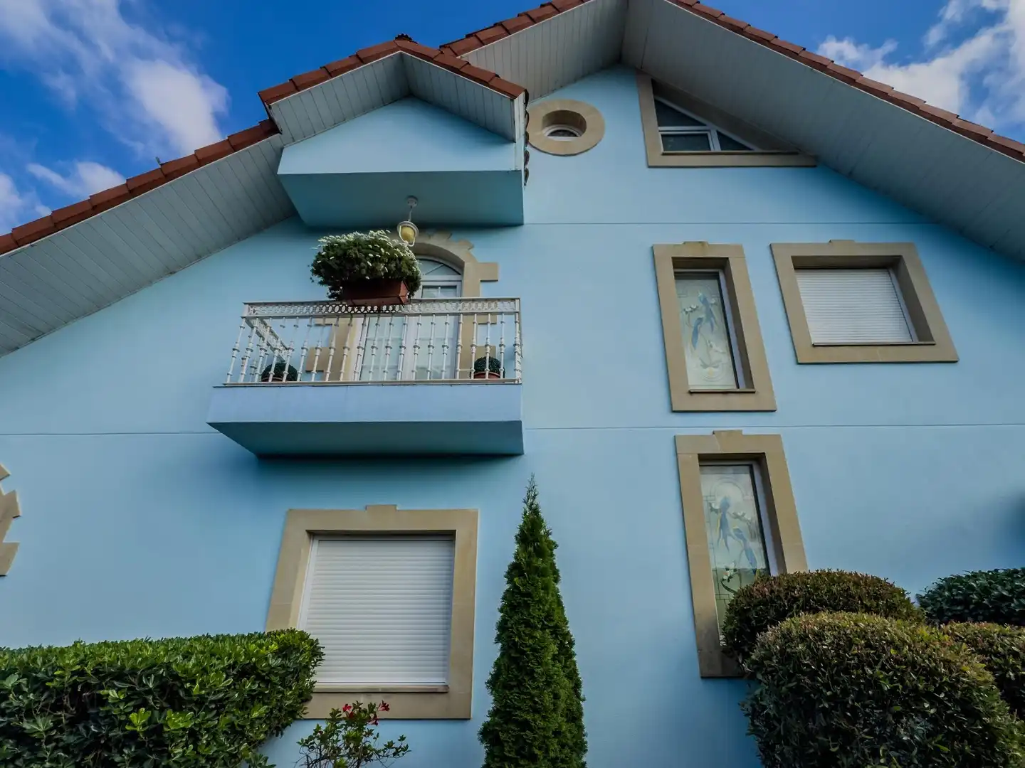 Vista exterior de Casa o xalet en venda en Camargo amb Calefacció, Jardí privat i Piscina